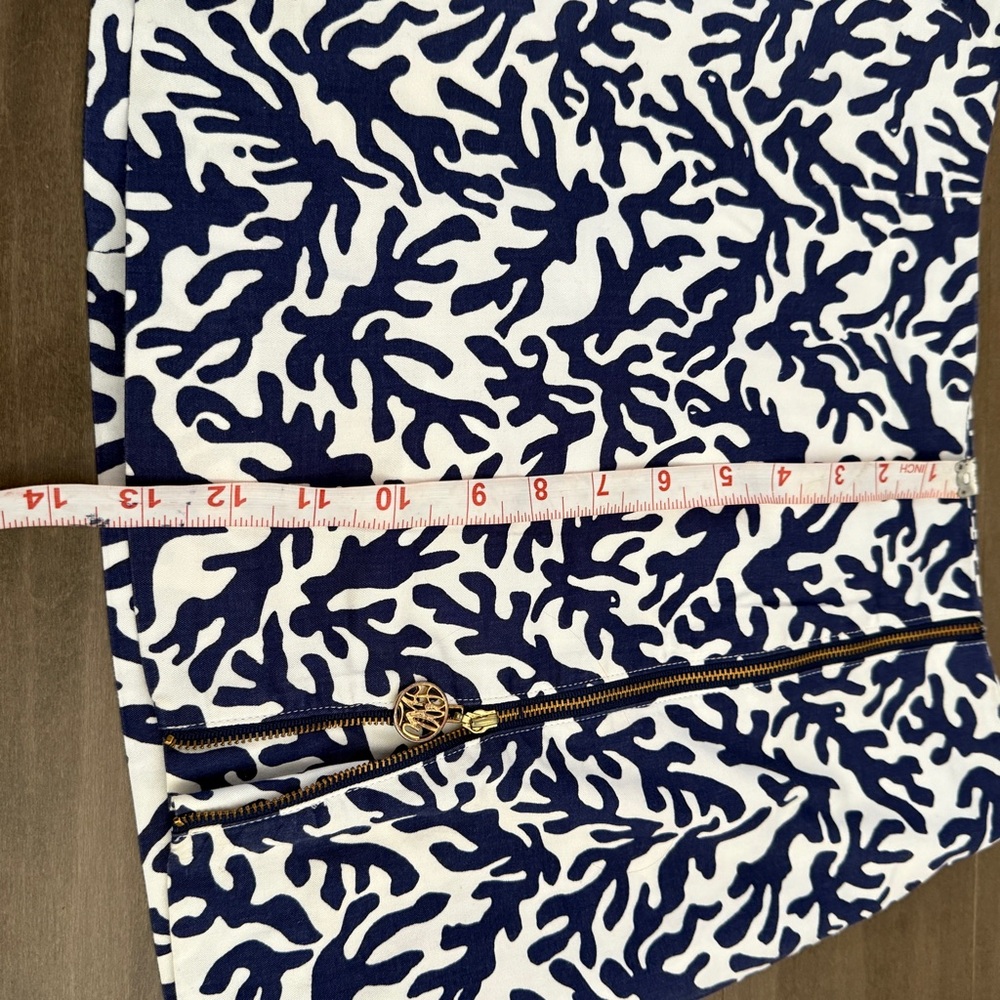 Lilly Pulitzer Auden Treasure Navy and White Patterned Skort Skirt - Picture 3 of 7